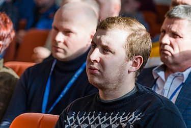 Спикер ЗС Сергей Грачев наградил лучших сварщиков